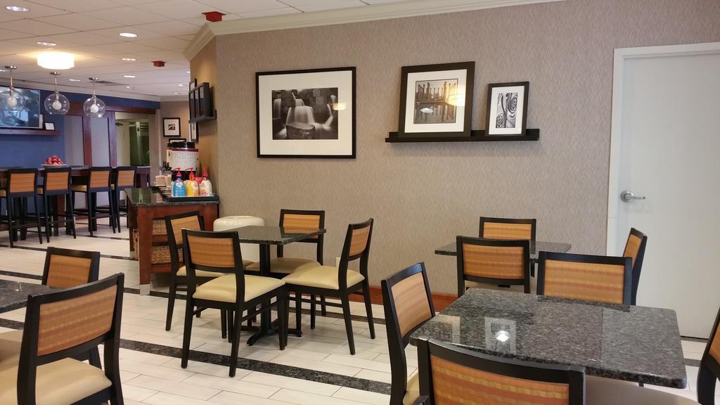 Hotel Wingate By Wyndham Springfield Extérieur photo